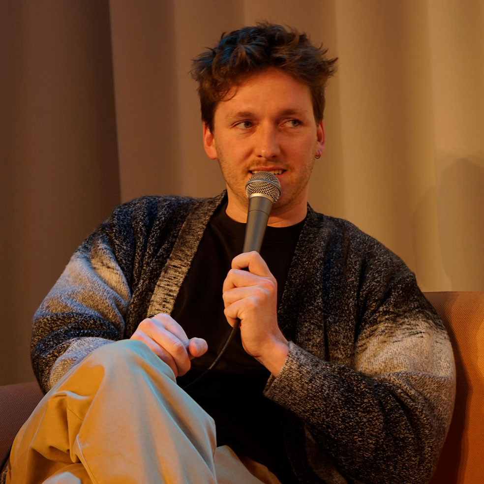 Podcastmaker Lukas De Cock tijdens de voorstelling van de podcastreeks op 6 februari