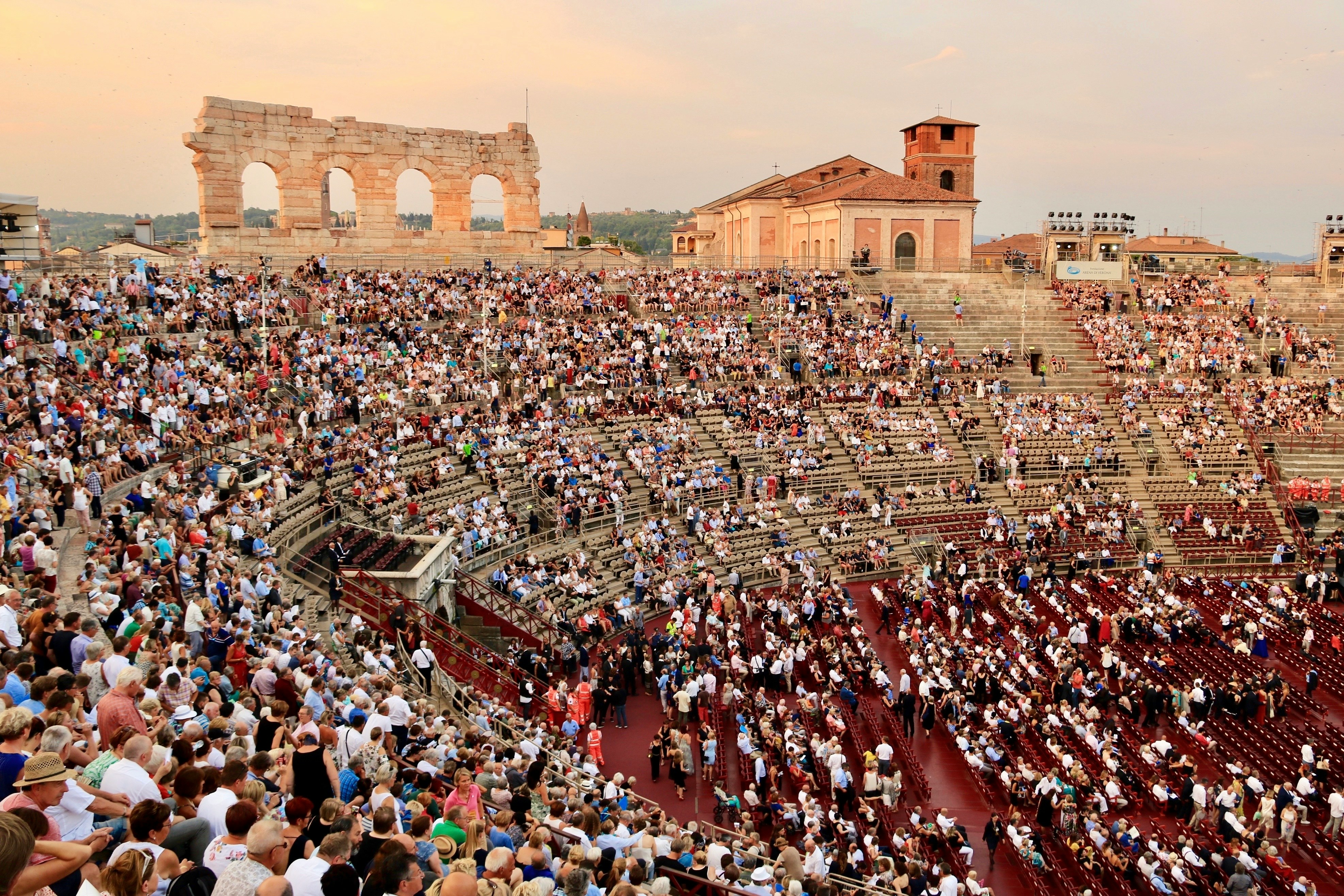 zicht op het wereldberoemde arena van Verona