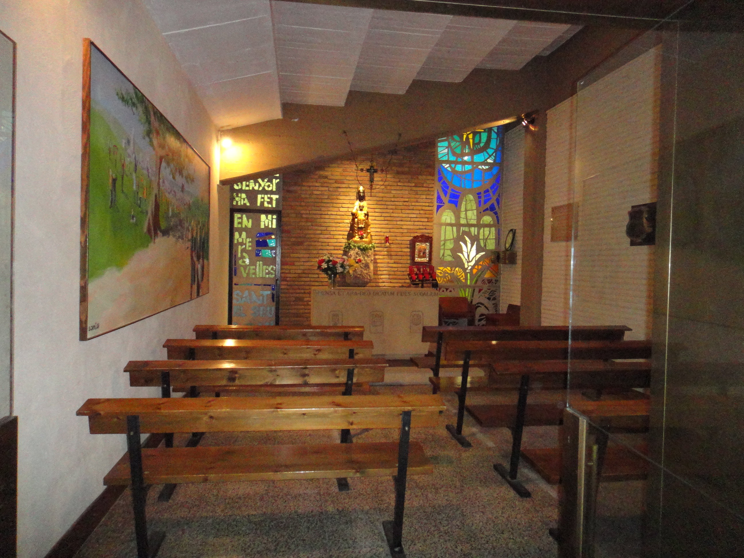 Een replica van de Zwarte Madonna van Montserrat neemt een prominente plaats in in de kapel in de spelerstunnel van Camp Nou.