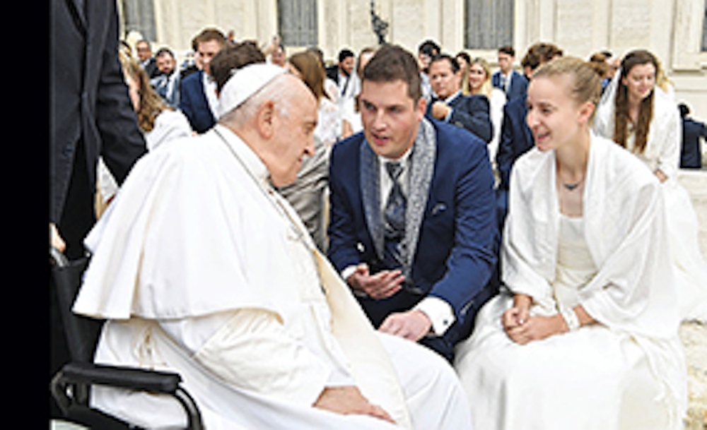 Al waren ze er allerminst alleen, toch hadden Elina en Nick niet het gevoel dat het bandwerk was voor paus Franciscus. © Elina Bouwens en Nick Vervoort