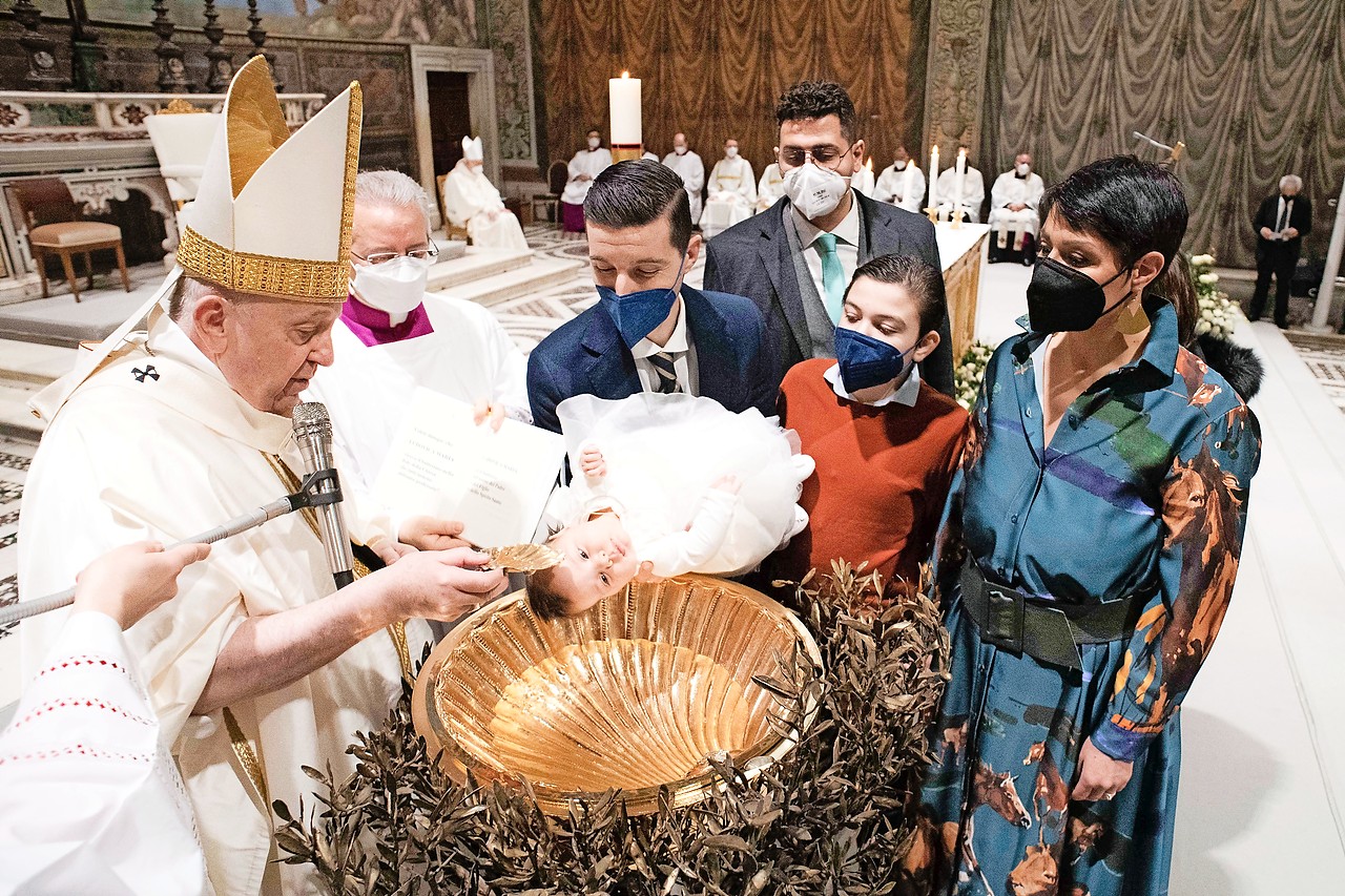 Eerder deze maand doopte paus Franciscus enkele kinderen tijdens de liturgie van het Doopsel van de Heer. © KNA-Bild