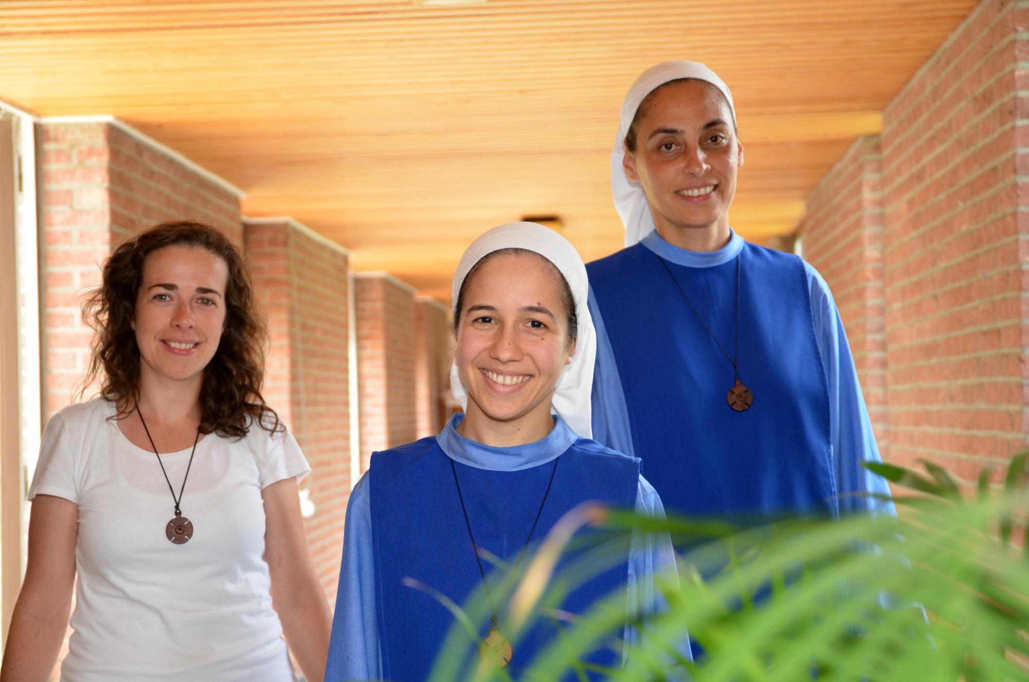 Van links: Maria-Ines, zuster Magdalena en zuster Rafaela verhuizen naar Tongerlo.
