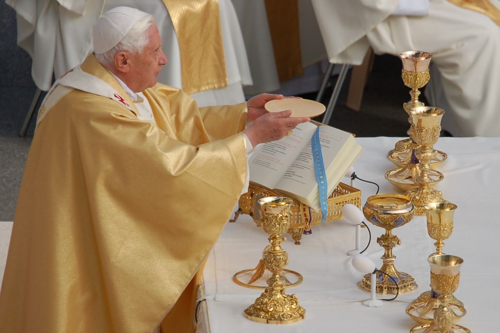 Emeritus paus Benedictus XVI in 15 unieke foto's | Otheo