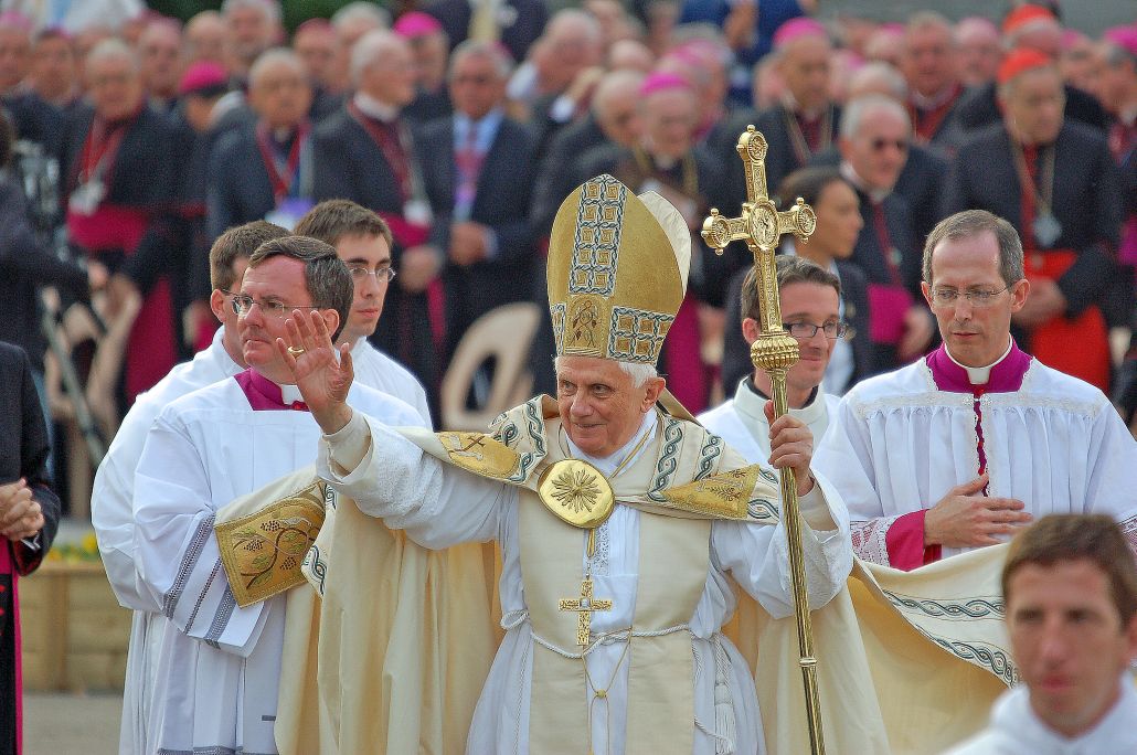 Emeritus paus Benedictus XVI in 15 unieke foto's | Otheo