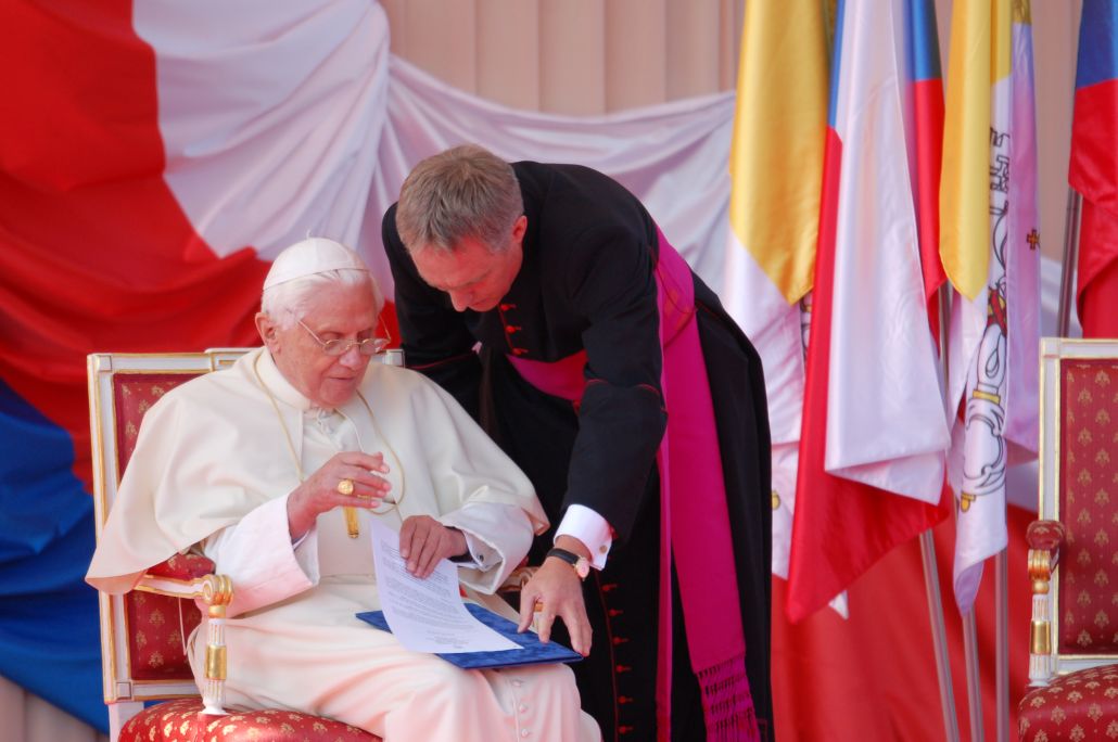 Emeritus paus Benedictus XVI in 15 unieke foto's | Otheo
