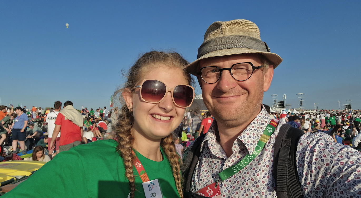 Pieter Bauwens en dochter Ruth op de Wereldjongerendagen in Lissabon.