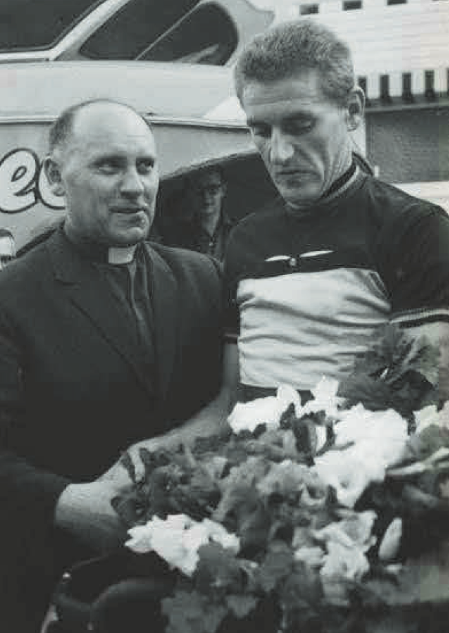 Pater Van Landeghem in 1967/1968 met Belgisch kampioen Jos Boons.