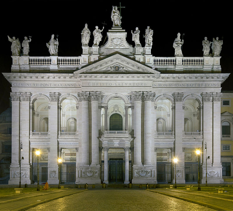 De façade van de Sint-Jan van Lateranen