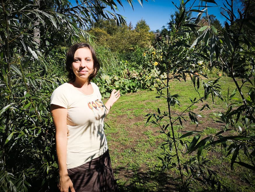 Dorina Pagliaro bij de plek in haar voedselbos waar ze graag een kapel wil bouwen