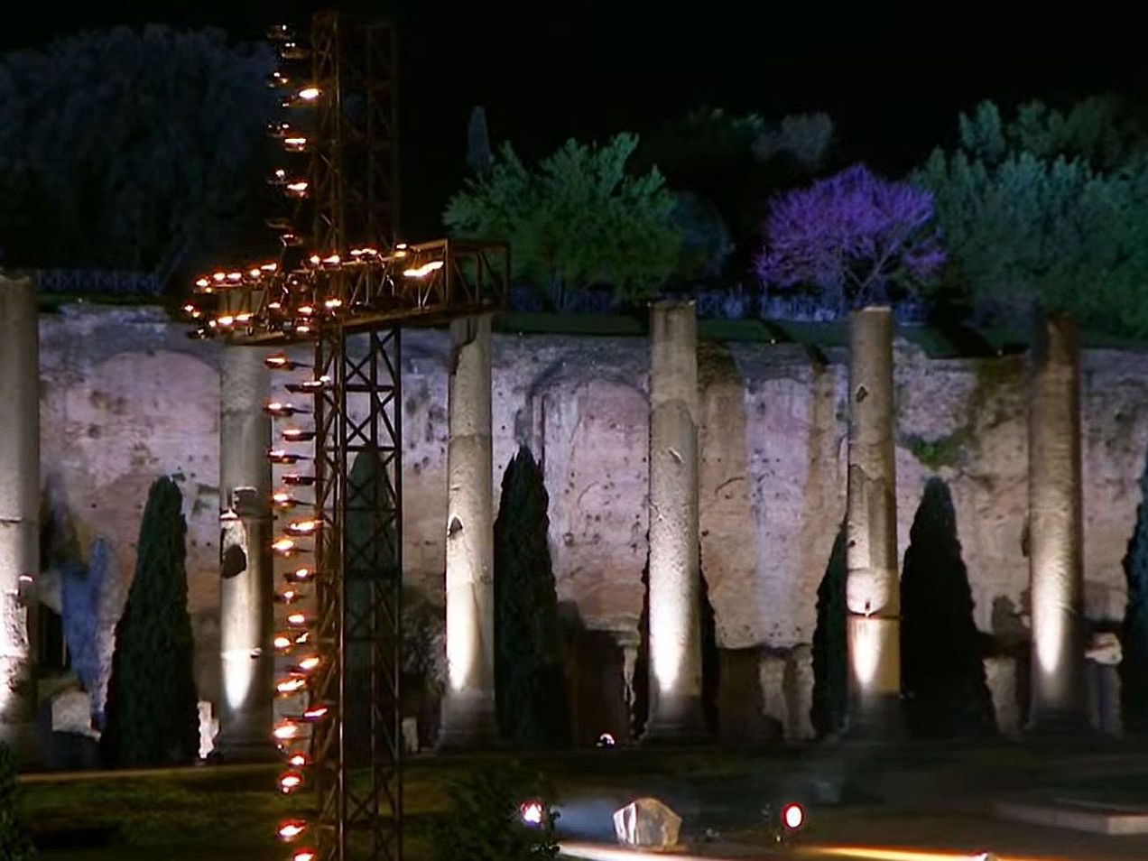 De kruisweg in het Colosseum van vrijdagavond